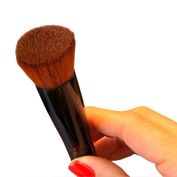 CHANEL Les Pinceaux 2-in-1 Fluid & Powder Foundation Brush N°101 - Picture 2 of 5